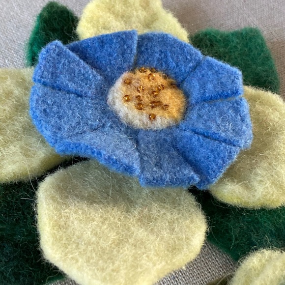 Hand Felted Floral Pins Brooches - Picture 6 of 10